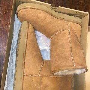 UGG Women's Classic II Short Boots